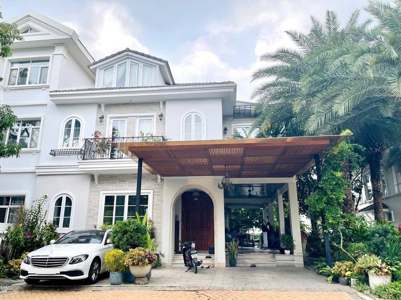 Bán Biệt Thự Liên Kế Chateau Phú Mỹ Hưng Q7 - Căn Góc Hướng Tây Tứ Trạch